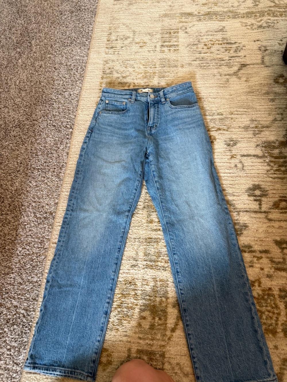 Madewell Women’s Straight Leg Jeans in Light Blue Denim - Broken Zipper